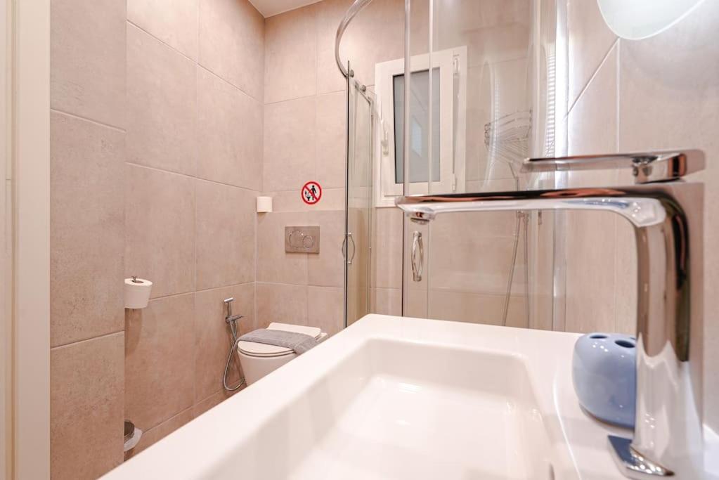 Syntagma Square, 60Sqm Dream Suite Athen Exterior foto